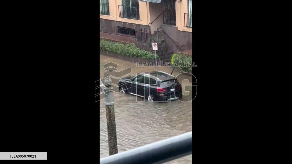 US: Heavy Rain Triggers Flash Flooding in Los Angeles 4