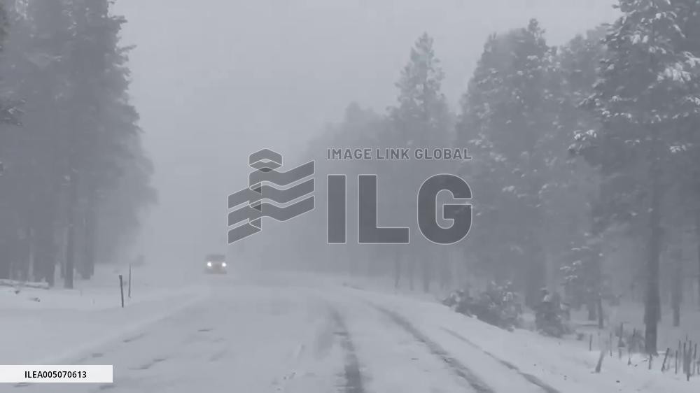 US: Northern Arizona Battered by Winter Storm, Whiteout Conditions Hit High Country