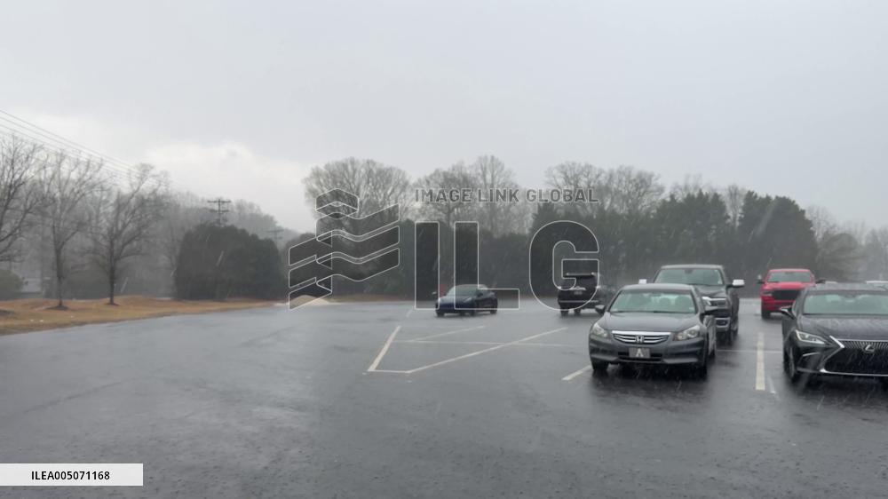 US: Cold Front Sweeps Through Charlotte Area With Scattered Showers