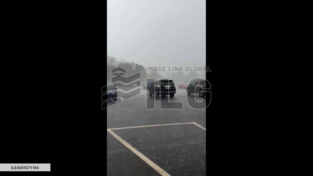 US: Cold Front Sweeps Through Charlotte Area With Scattered Showers 2