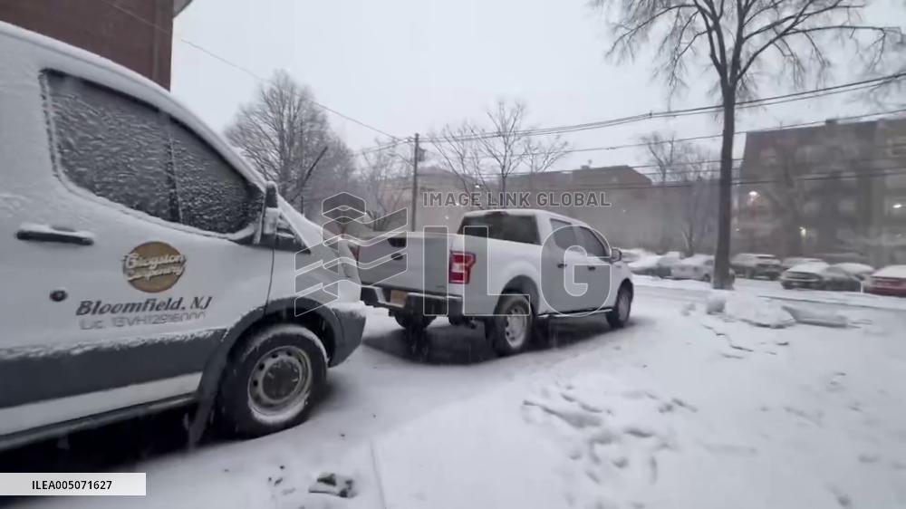 US: Bomb Cyclone Slams Northeast, Triggering Blizzard Warnings and Travel Shutdowns 4