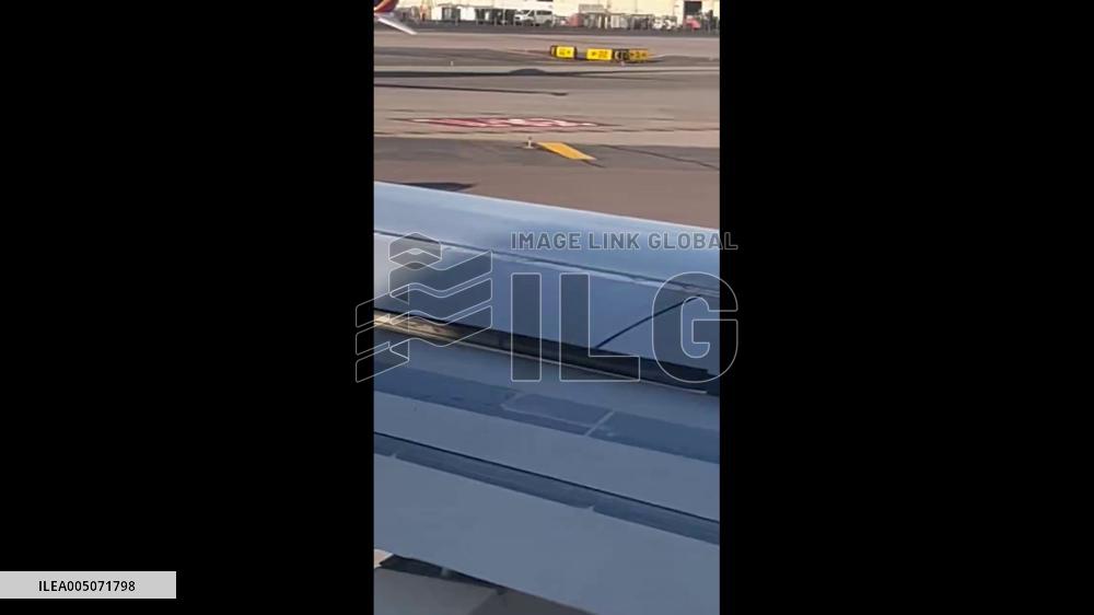 US: Man Detained After Running Onto Active Runway at Phoenix Airport