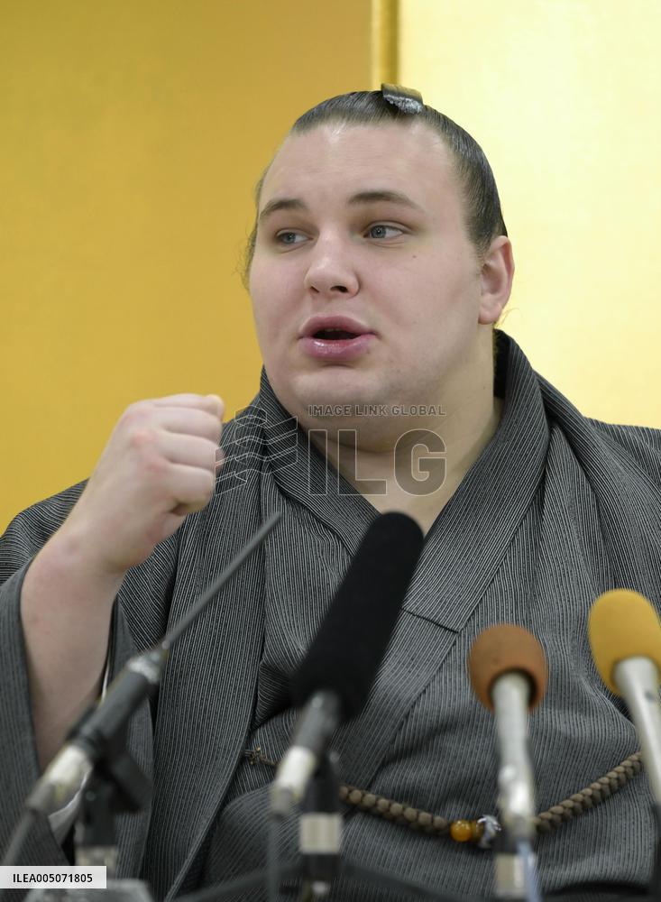 Sumo: Ukrainian ozeki Aonishiki