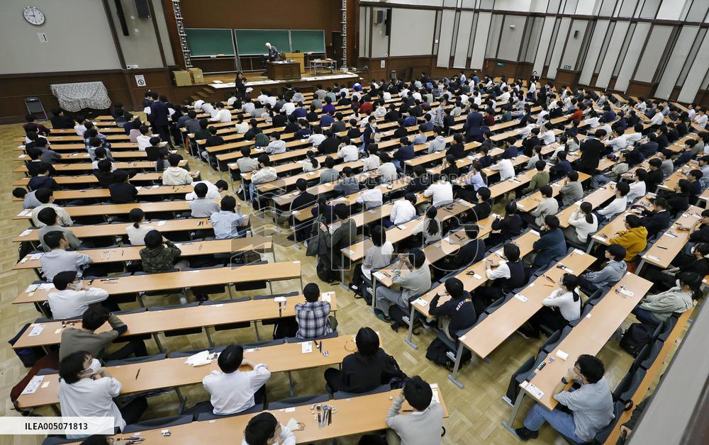 2nd-stage university entrance exams in Japan