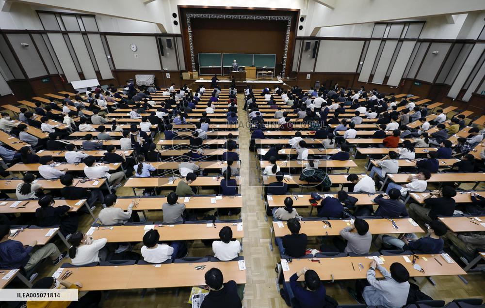 2nd-stage university entrance exams in Japan
