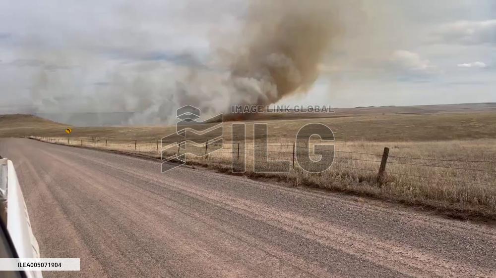 US: Evacuation Orders Lifted After Dahlberg Fire Scorches 1,000 Acres Near Franktown, CO