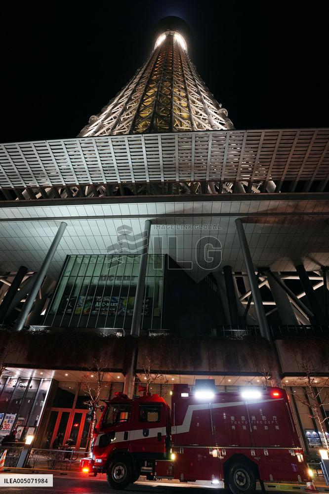 Tokyo SkyTree elevator halt
