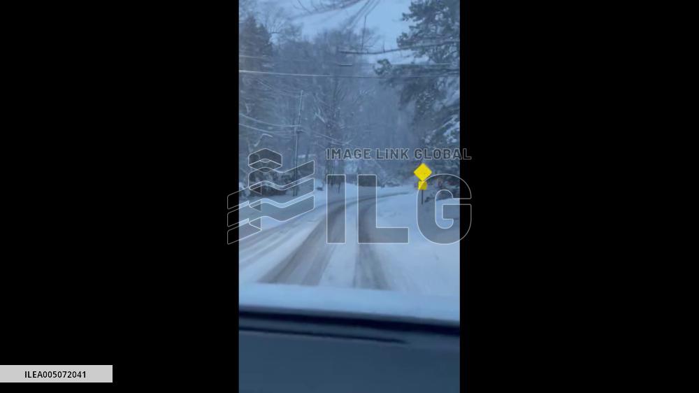 US: Light Snow Lingers After Record Storm Disrupts Travel Across Northeast 4