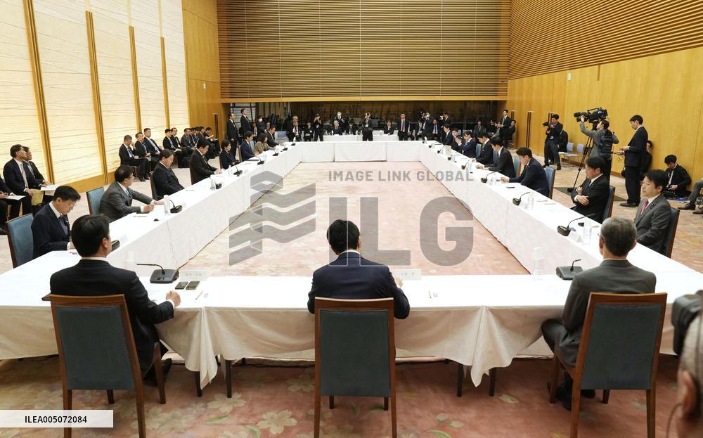 Japan cross-party council discusses food tax cut