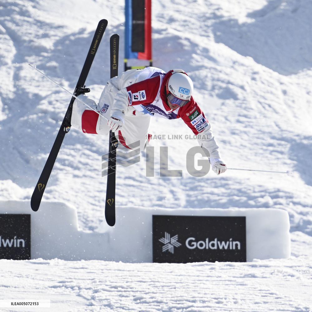 Freestyle skiing: World Cup in Japan
