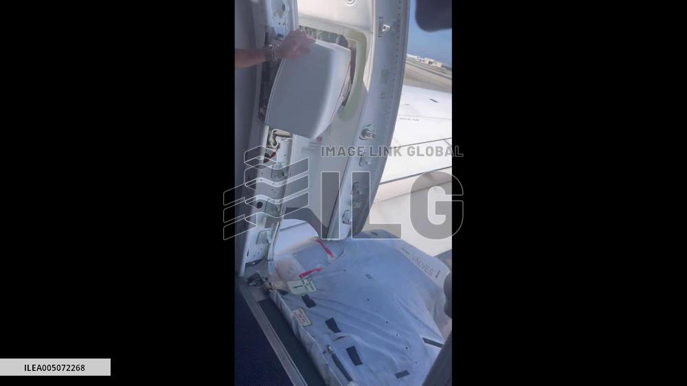 US: United Airlines 2127 Flight Makes Emergency Landing at LAX, Passengers Evacuate via Slides