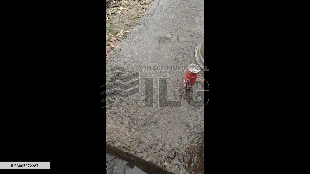 China: Bowl-Shaped Firecracker Explodes, Sharp Debris Severely Injures Filmer’s Hand