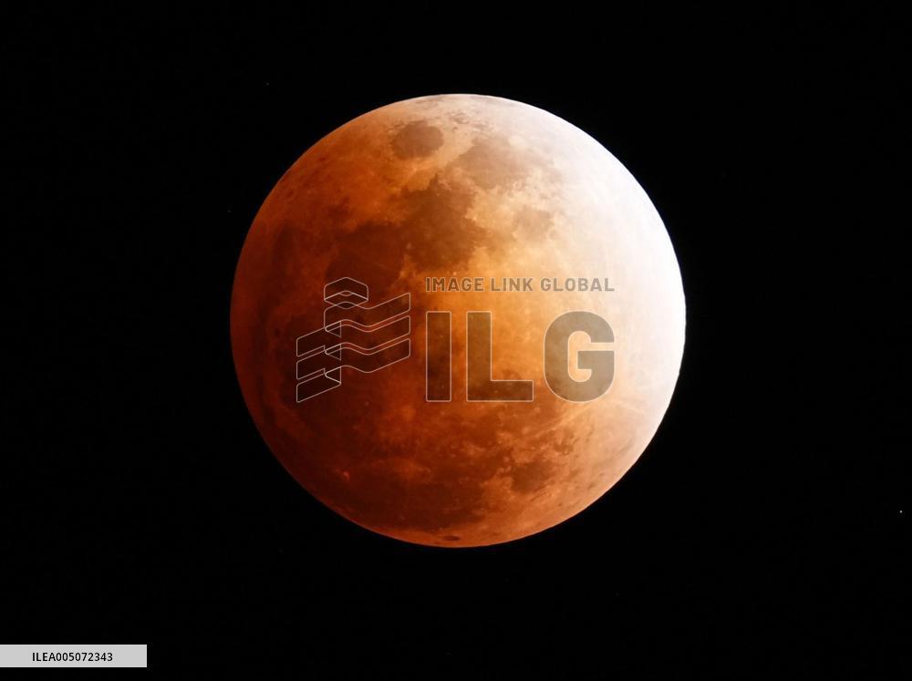 Total lunar eclipse