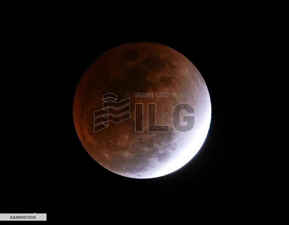 Total lunar eclipse