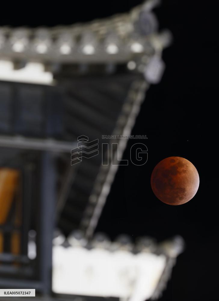 Total lunar eclipse