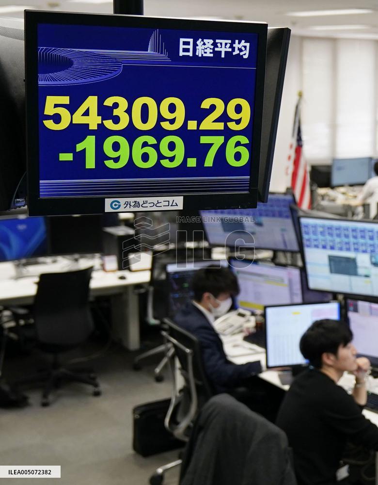 Tokyo stocks plunge
