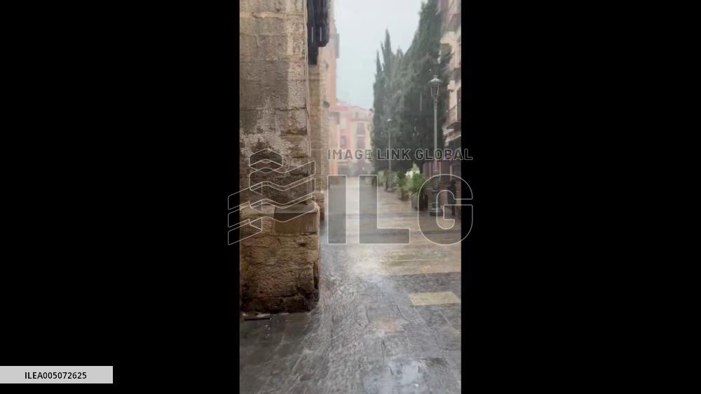 Spain: Storm Regina Brings Heavy Rain and Thunderstorms to Andalusia