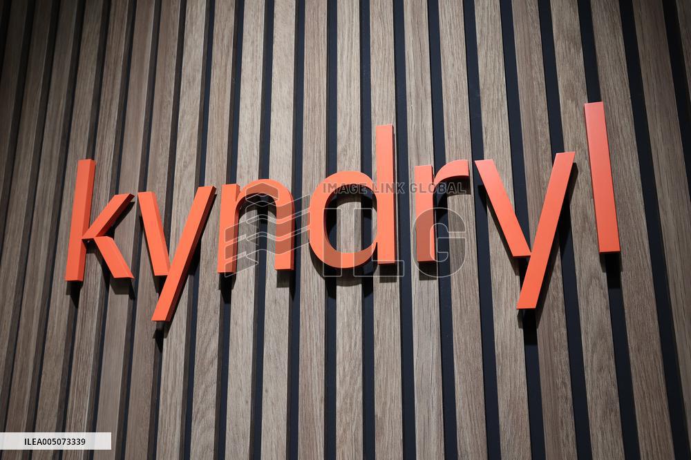 Kindryl Japan signboard and logo