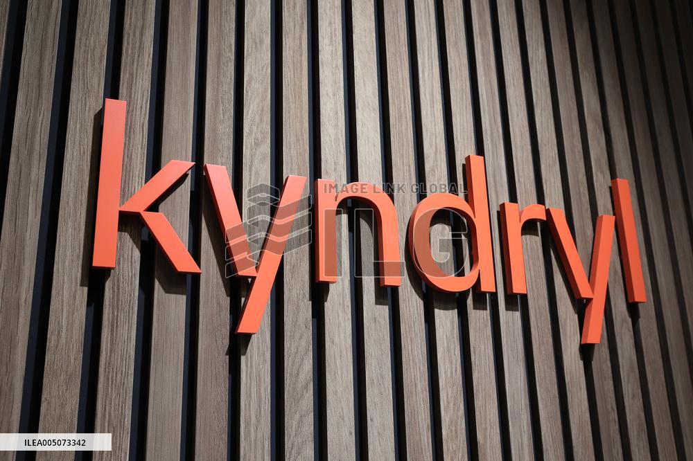 Kindryl Japan signboard and logo