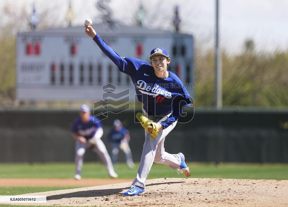 Baseball: Dodgers pitcher Sasaki
