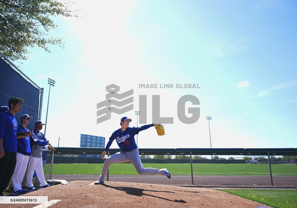 Baseball: Dodgers pitcher Sasaki