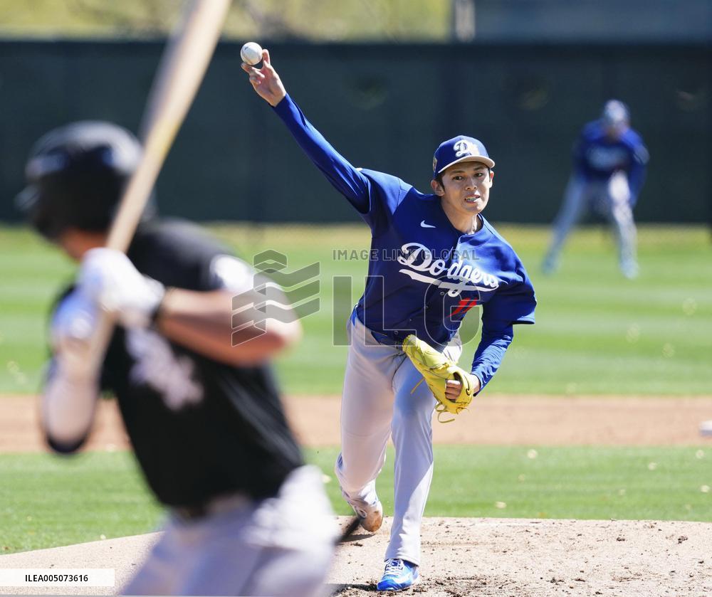 Baseball: Dodgers pitcher Sasaki