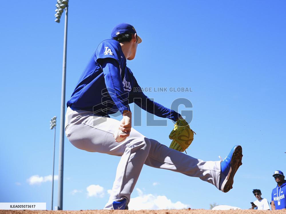 Baseball: Dodgers pitcher Sasaki