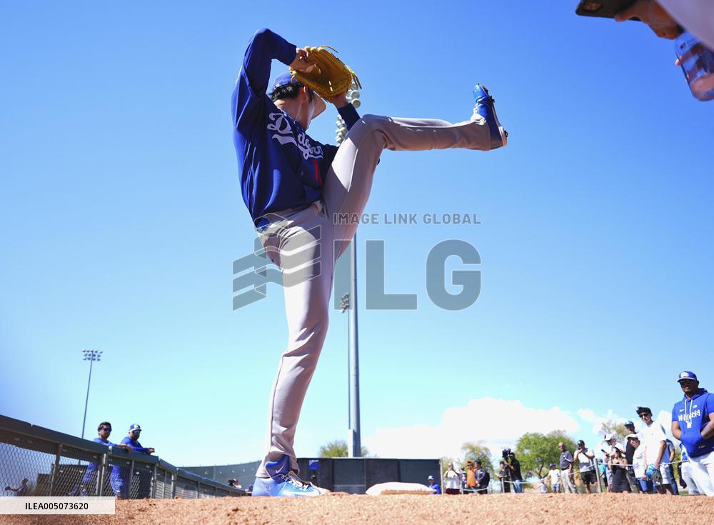 Baseball: Dodgers pitcher Sasaki