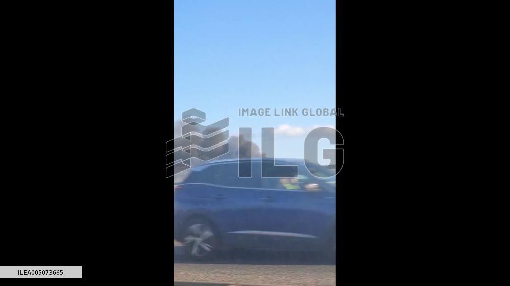 UK: Large Fire Erupts at Scrapyard in Grimsby, England