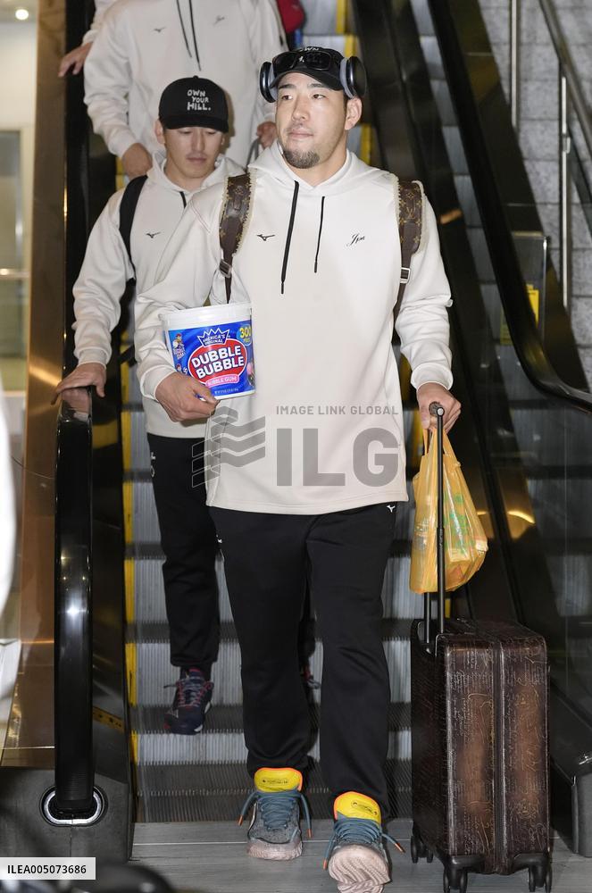 World Baseball Classic: Japan team arrives in Maiami