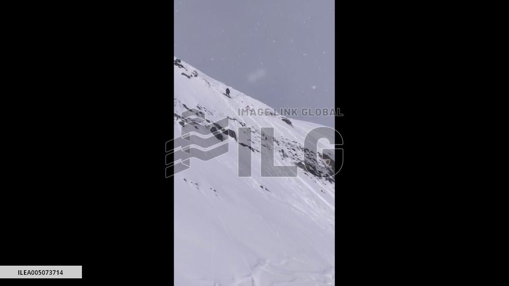 China: Snowboarder Tumbles Over Cliff Edge at Xinjiang Ski Resort