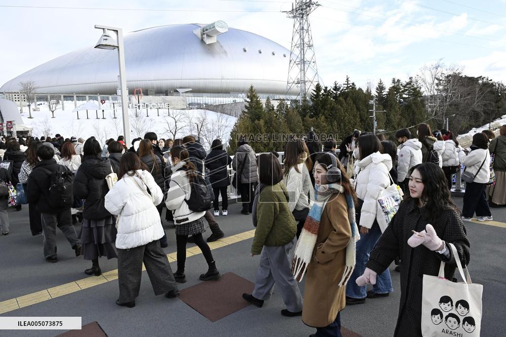 Arashi's final concert tour begins in Sapporo
