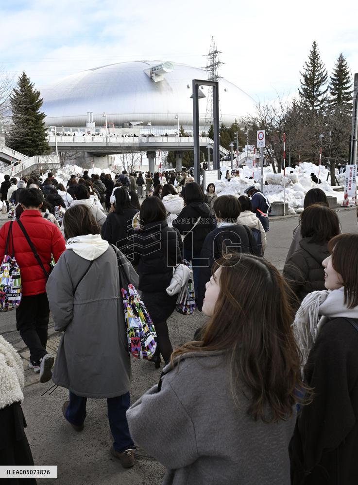 Arashi's final concert tour begins in Sapporo