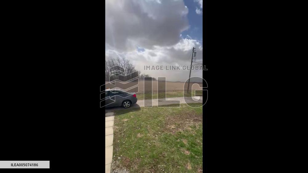 US: Powerful Wind Gusts Tear Through Ohio, Kicking up Dust and Reducing Visibility