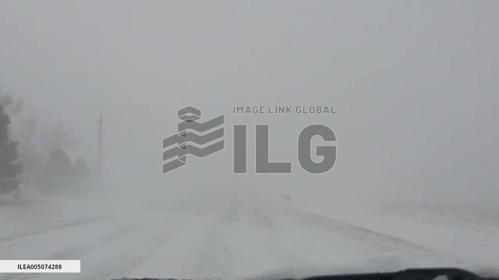US: Blizzard Slams Iowa With Whiteout Conditions 4