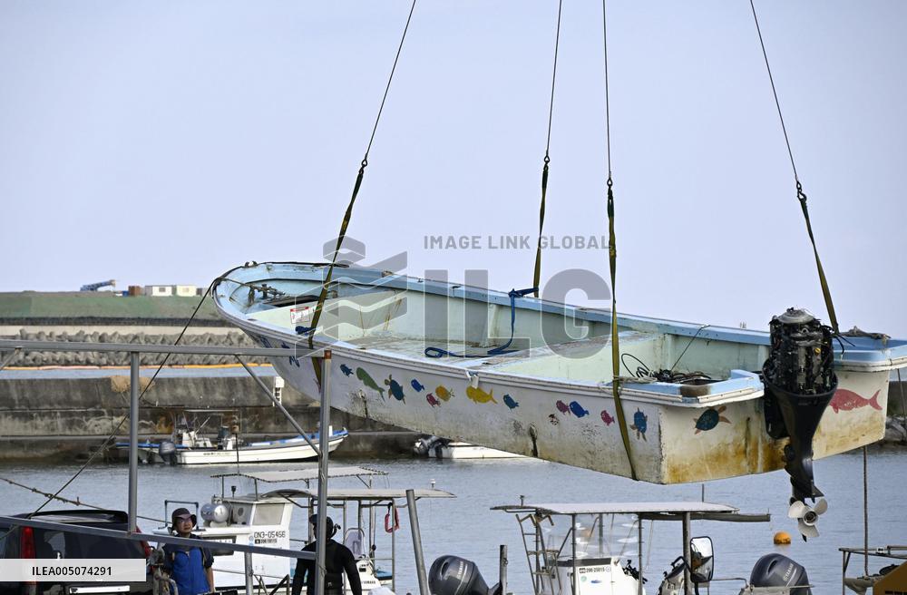 Boats capsize in student tour in Okinawa
