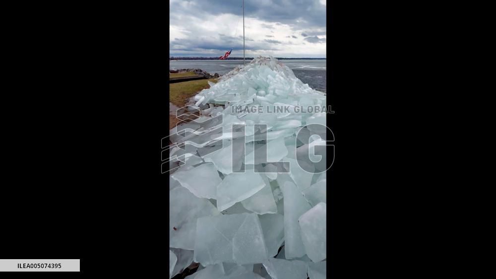 US: Large Ice Ridges Build Up Along the Shoreline of Oneida Lake in New York