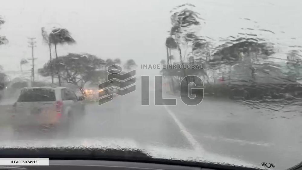US: Powerful Kona Storm Batters Hawaii With Record Rainfall and Hurricane-Force Winds