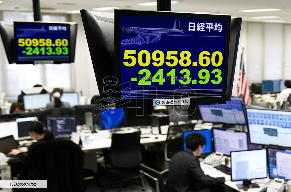 Tokyo stocks tumble