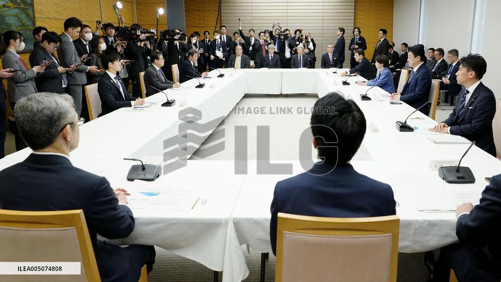 Gov't launches meeting to deal with Middle East crisis