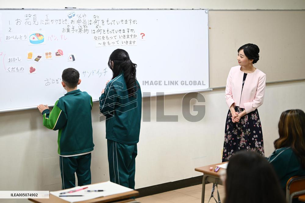 Princess visits school for Brazilians in Shizuoka Pref.