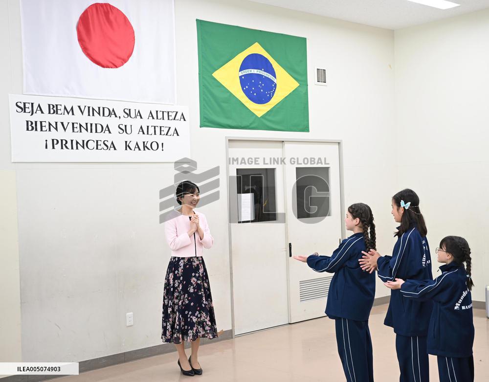 Princess visits school for Brazilians in Shizuoka Pref.