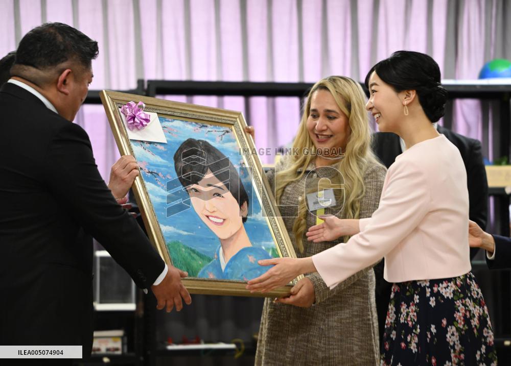 Princess visits school for Brazilians in Shizuoka Pref.