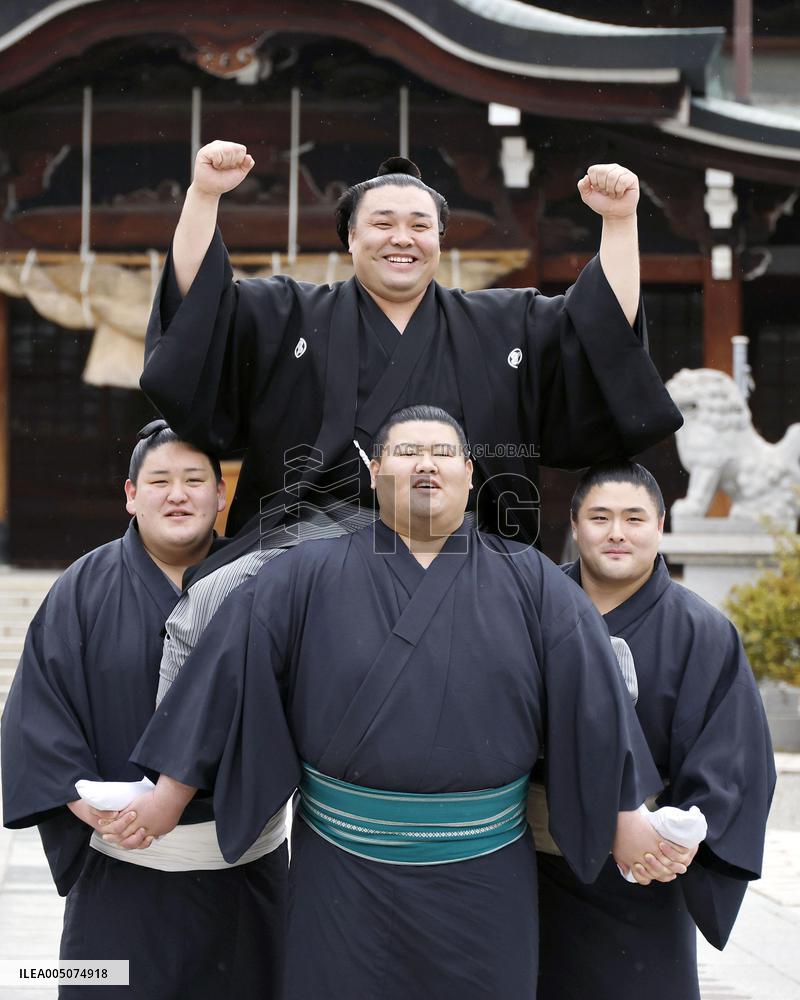 Sumo: Kirishima earns re-promotion to ozeki