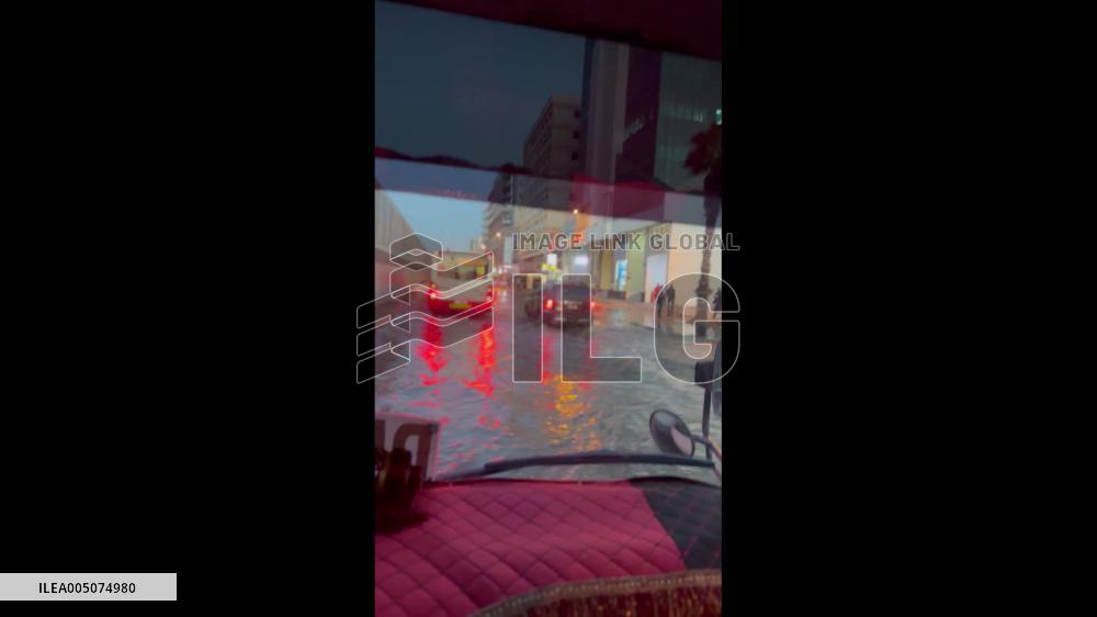 UAE: Dubai Battered by Heavy Rain and Flooding as Severe Storm System Moves In