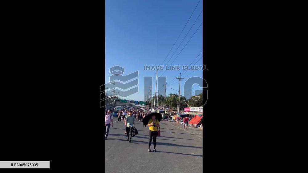 Philippines: Commuters Stranded as Jeepney Drivers Take Day Off for Government Cash Handout