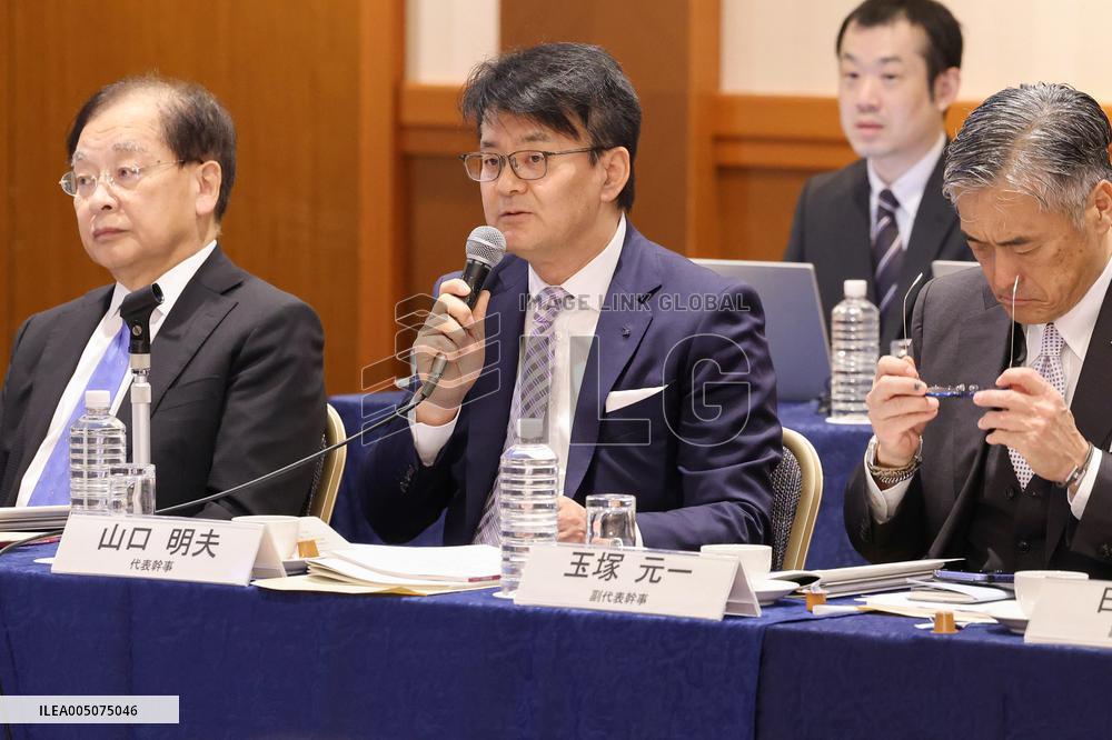 Roundtable Discussion Between the Japan Association of Corporate Executives and the Japanese Trade Union Confederation