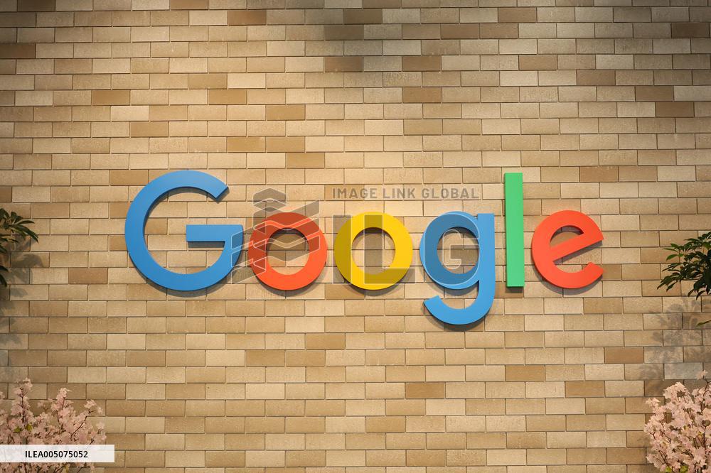 Google Japan signboard and logo