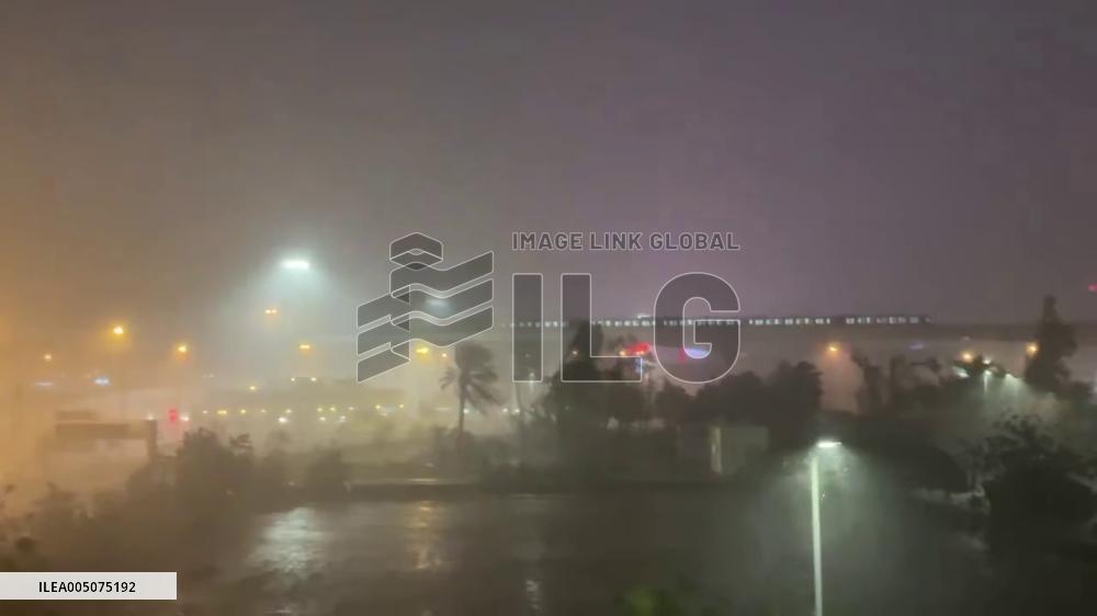 UAE: Powerful Storm Batters Emirates With Heavy Rain, Flooding and Lightning Overnight