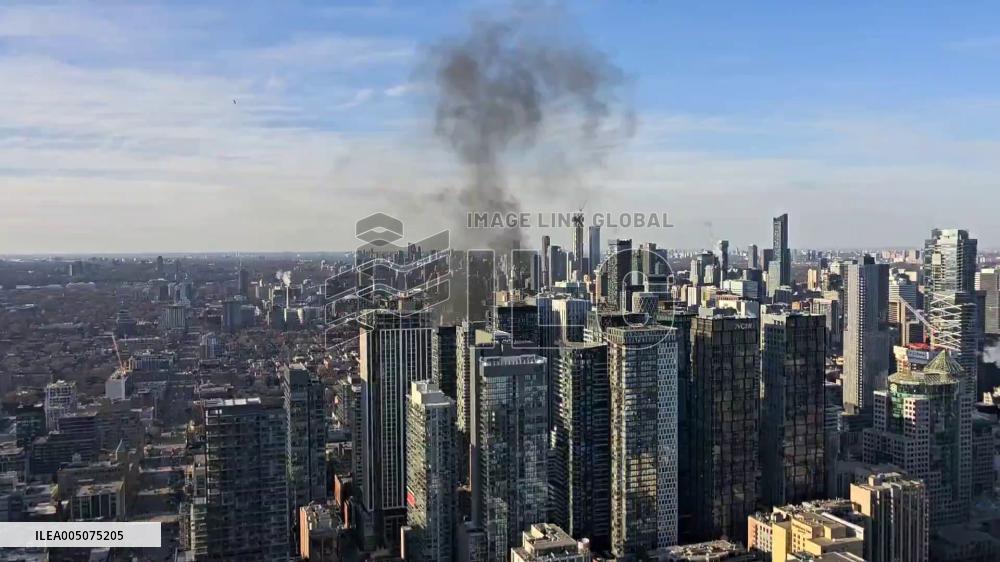 Canada: Rooftop Fire Breaks Out in Downtown Toronto After Possible Propane Explosion 2